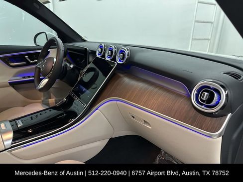 Used 2025 Mercedes-Benz GLC 300 image 28