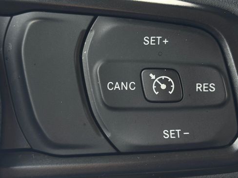 Used 2023 Jeep Gladiator Sport AWD/4WD image 27