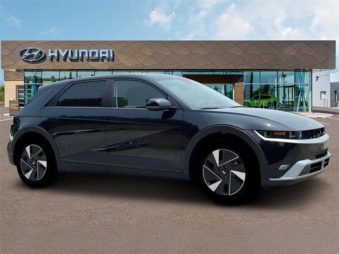 New 2025 Hyundai Ioniq 5 SE image 10