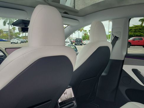 Used 2026 Tesla Model Y 2WD image 12