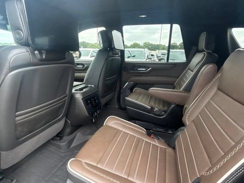 Used 2026 GMC Yukon Denali Ultimate w/ LPO, Illumination Package AWD/4WD image 17