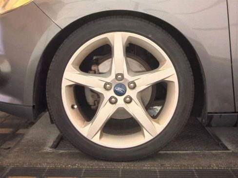 Used 2014 Ford Focus Titanium FWD image 9