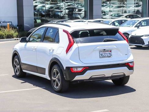 Used 2023 Kia Niro LX FWD image 4
