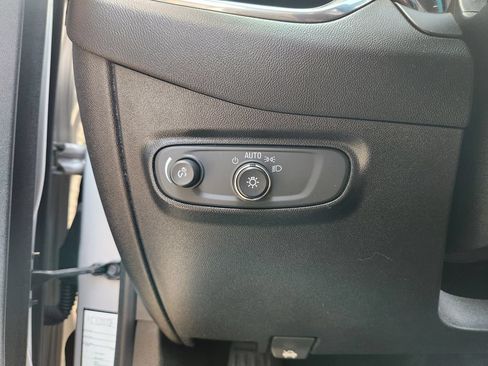 Used 2018 Chevrolet Equinox LT FWD image 23