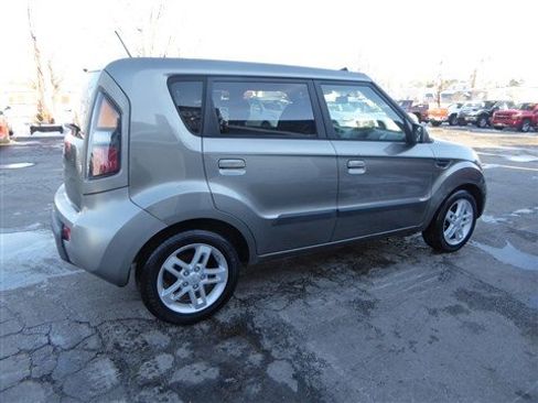 Used 2010 Kia Soul + image 6