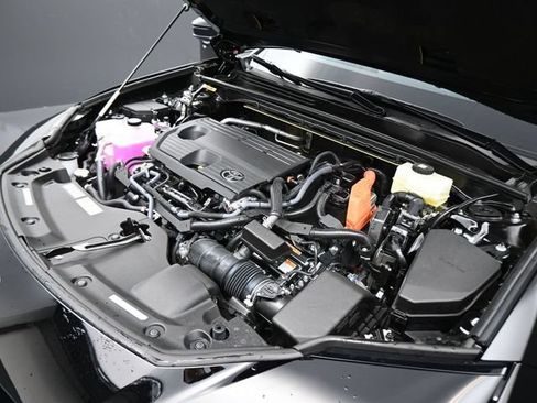 Certified 2025 Toyota Crown Signia AWD/4WD image 12