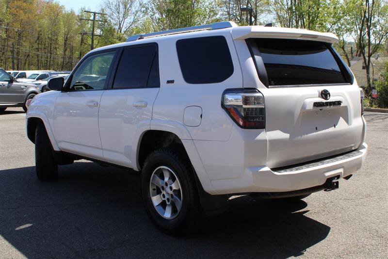 Used 2016 Toyota 4Runner SR5 AWD/4WD image 3