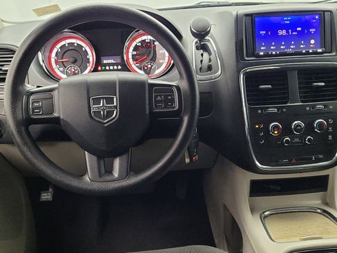 Used 2016 Dodge Grand Caravan SXT FWD image 22