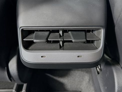 Used 2023 Tesla Model Y Long Range AWD/4WD image 25