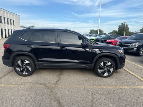 Used 2024 Volkswagen Taos SE AWD/4WD image 6