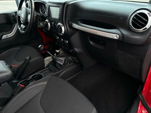 Used 2014 Jeep Wrangler Unlimited Rubicon w/ Connectivity Group image 25