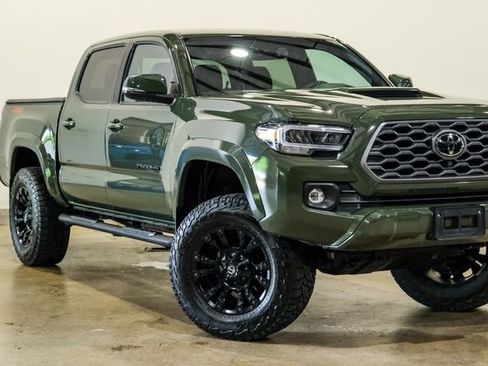 Used 2022 Toyota Tacoma TRD Sport w/ TRD Premium Sport Package AWD/4WD image 22