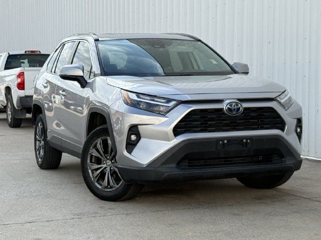 Used 2022 Toyota RAV4 XLE Premium AWD/4WD image 2