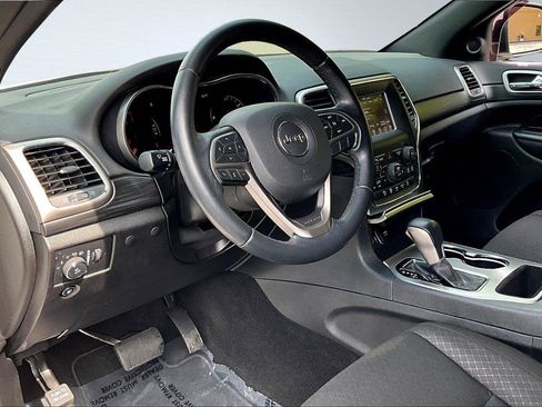 Used 2021 Jeep Grand Cherokee Laredo AWD/4WD image 23