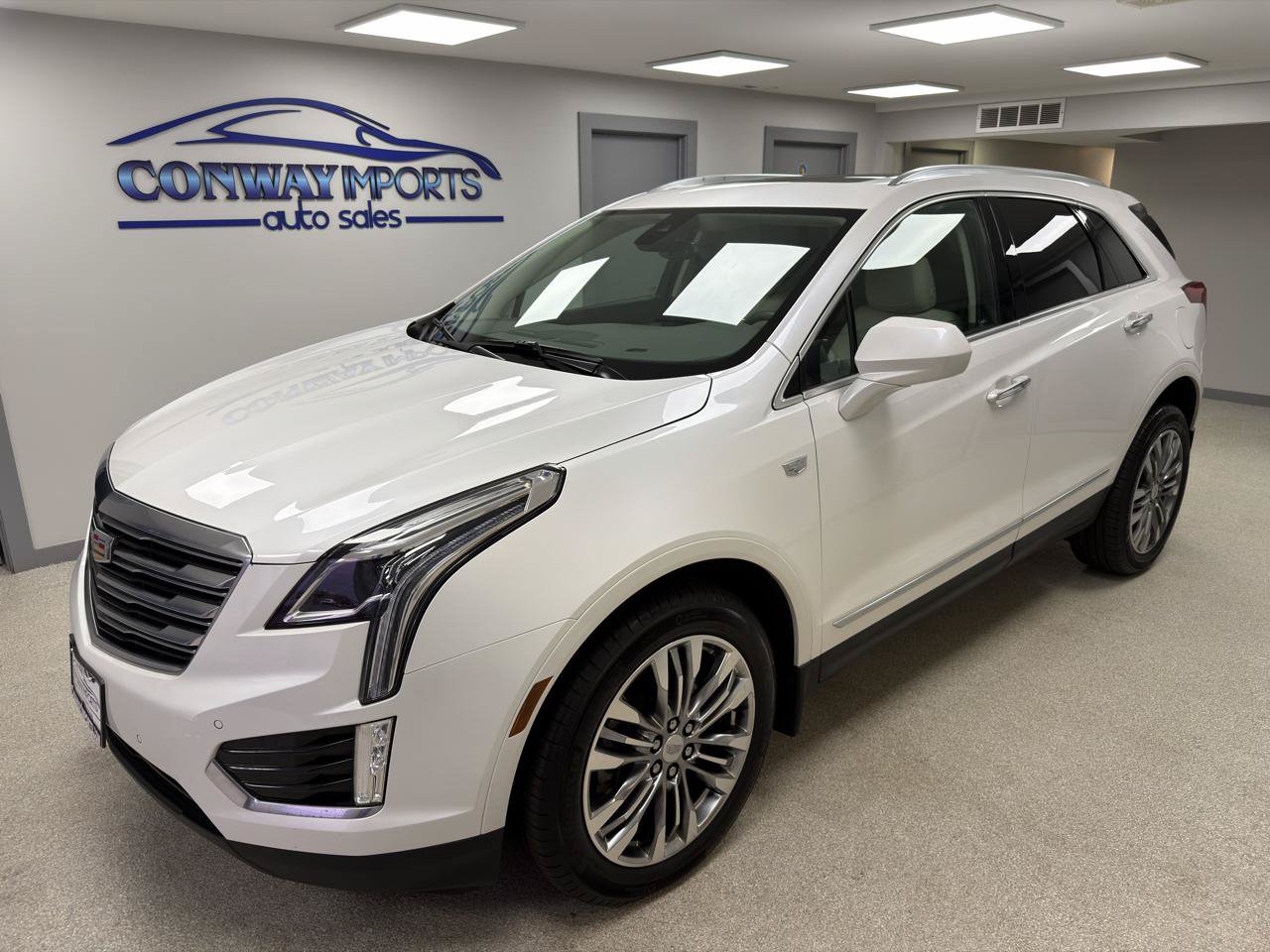 Used 2017 Cadillac XT5 Premium Luxury AWD/4WD image 2