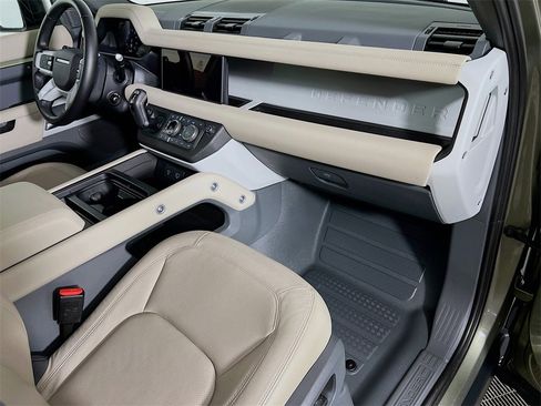 Used 2024 Land Rover Defender 110 S image 31