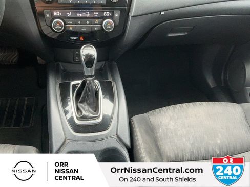 Used 2017 Nissan Rogue SV FWD image 23