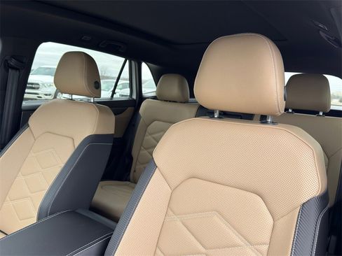 New 2026 Volkswagen Atlas Cross Sport SE image 16