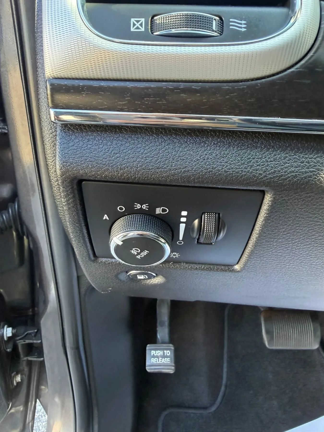 Used 2018 Jeep Grand Cherokee Limited AWD/4WD image 20