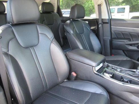 Used 2023 Kia Sorento SX FWD image 9
