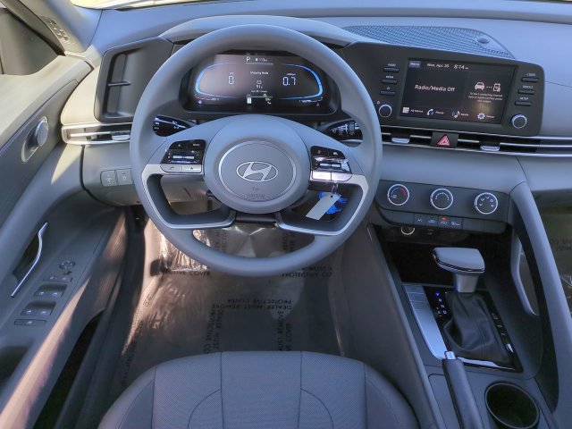 Used 2026 Hyundai Elantra SE FWD image 15