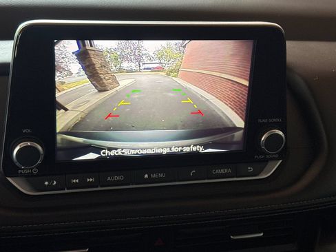 Used 2025 Nissan Rogue SV AWD/4WD image 19