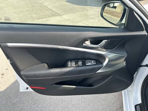 Used 2026 Genesis G70 2.5T RWD image 27