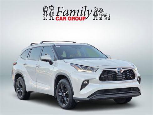 Used 2022 Toyota Highlander Bronze Edition image 2