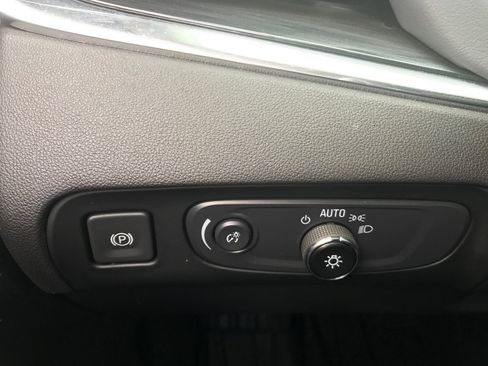 Used 2021 Buick Enclave Premium w/ Sun and Sites Package AWD/4WD image 17