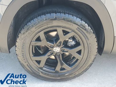 Used 2024 Volkswagen Atlas Peak Edition SEL AWD/4WD image 9