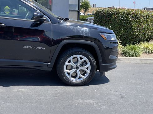 Used 2025 Jeep Compass Sport AWD/4WD image 6