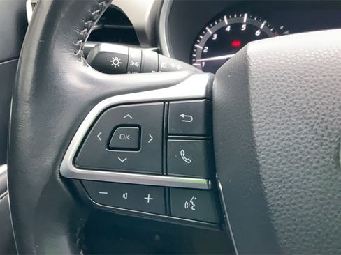 Used 2020 Toyota Highlander XLE image 26