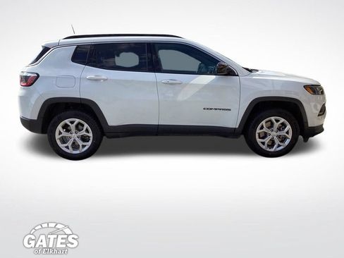 Used 2024 Jeep Compass Latitude AWD/4WD image 12