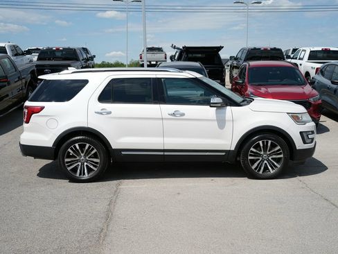 Used 2017 Ford Explorer Platinum AWD/4WD image 4