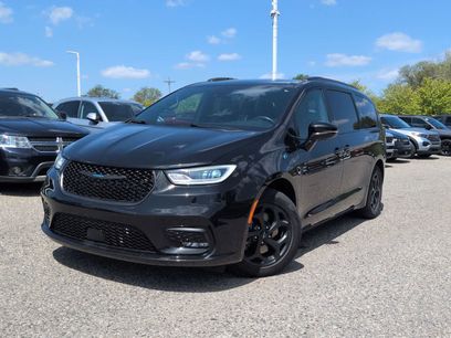 Used 2021 Chrysler Pacifica Limited w/ S Appearance Package