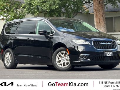 Used 2024 Chrysler Pacifica Touring-L