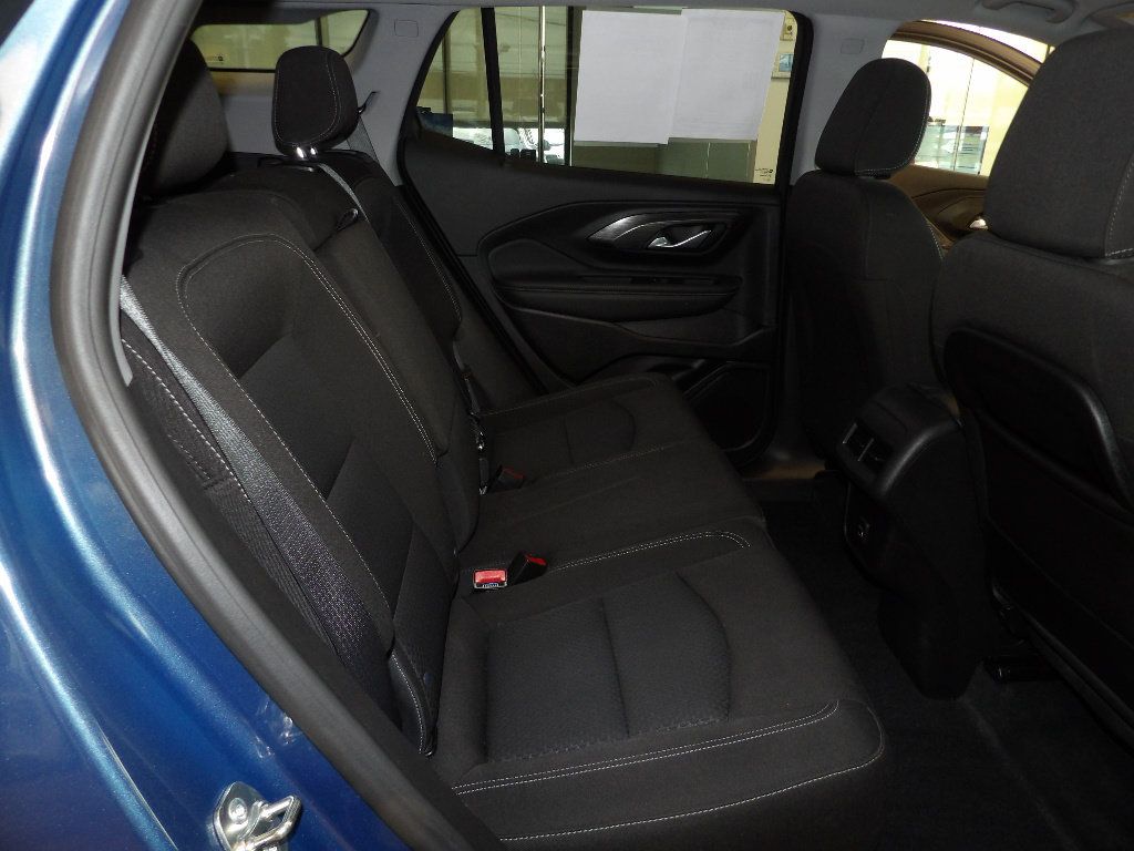 Used 2024 GMC Terrain SLE AWD/4WD image 17