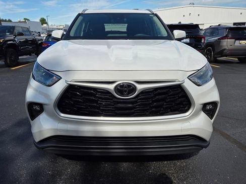 Used 2026 Toyota Highlander XLE AWD/4WD image 2