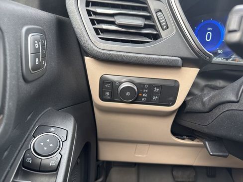 Used 2020 Ford Escape Titanium image 18