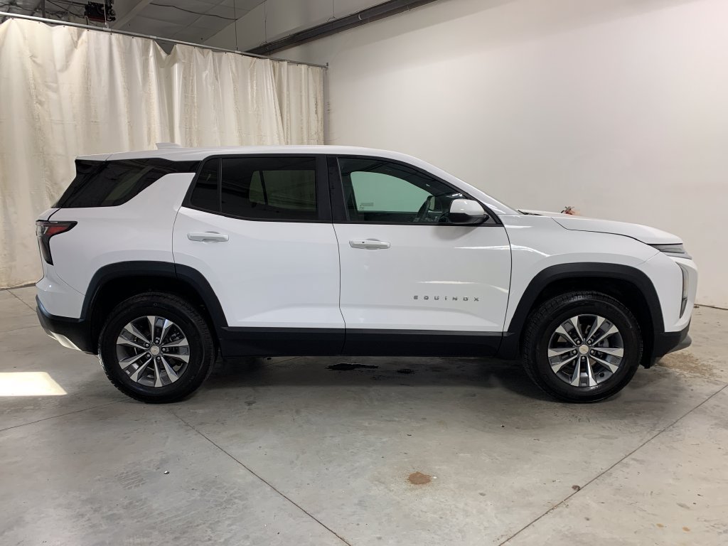 Used 2026 Chevrolet Equinox LT AWD/4WD image 27