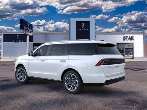 Used 2026 Lincoln Navigator Reserve AWD/4WD image 4