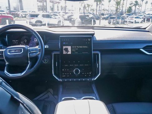 Used 2024 GMC Acadia Elevation image 12