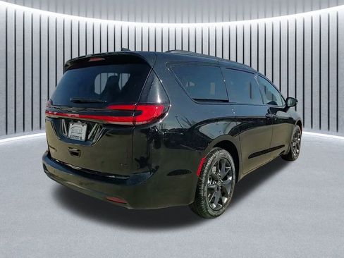 New 2026 Chrysler Pacifica Select w/ S Appearance Package image 10
