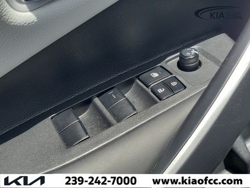 Used 2025 Toyota Corolla SE FWD image 24