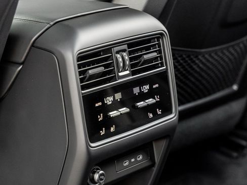 Used 2026 Porsche Cayenne Coupe image 34