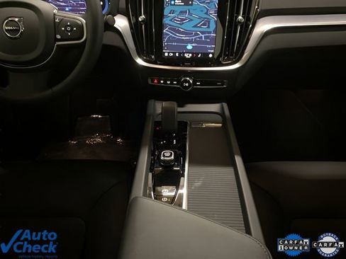 Used 2025 Volvo S60 B5 Core image 18