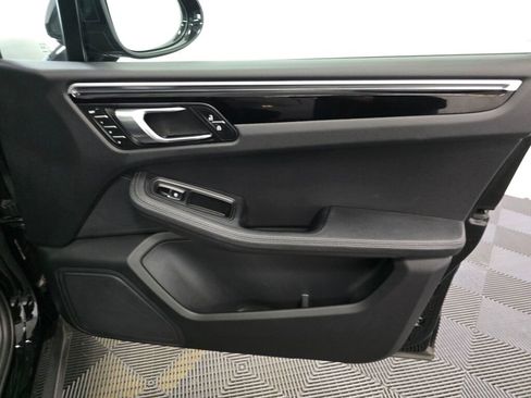 Certified 2024 Porsche Macan image 25