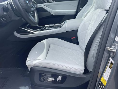 Used 2023 BMW X7 xDrive40i w/ M Sport Package AWD/4WD image 19