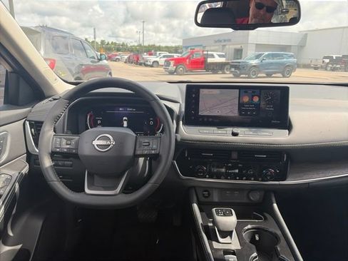 Used 2026 Nissan Rogue Platinum w/ Platinum Premium Package AWD/4WD image 14