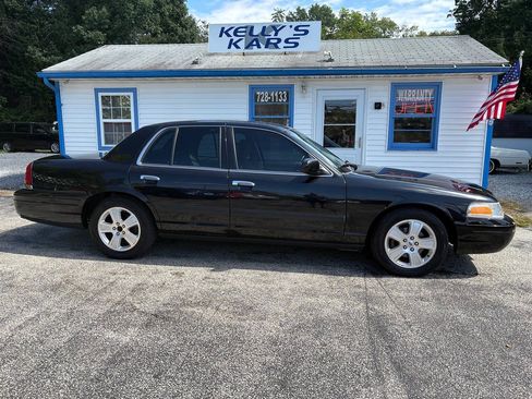 Used 2011 Ford Crown Victoria LX w/ Comfort Appearance Pkg RWD image 2